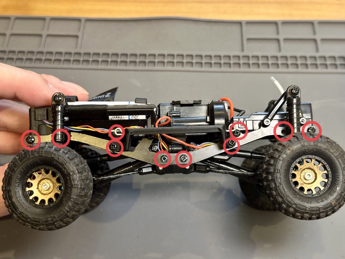 ミニッツ4x4のシャーシのネジをステンレス製に交換 | WdwCブログ