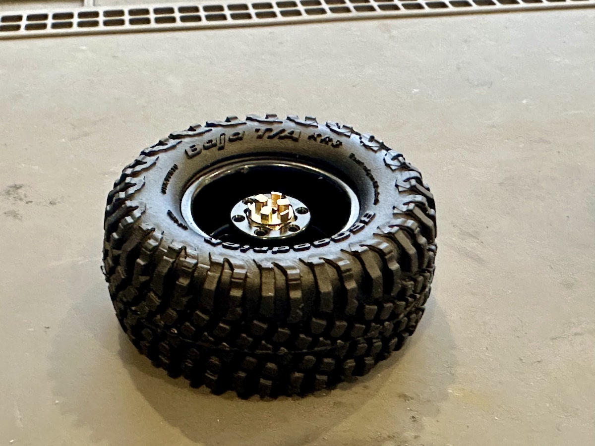 ミニッツ4x4にRC4WDの1インチ大径タイヤとホイールを装着 | WdwCブログ