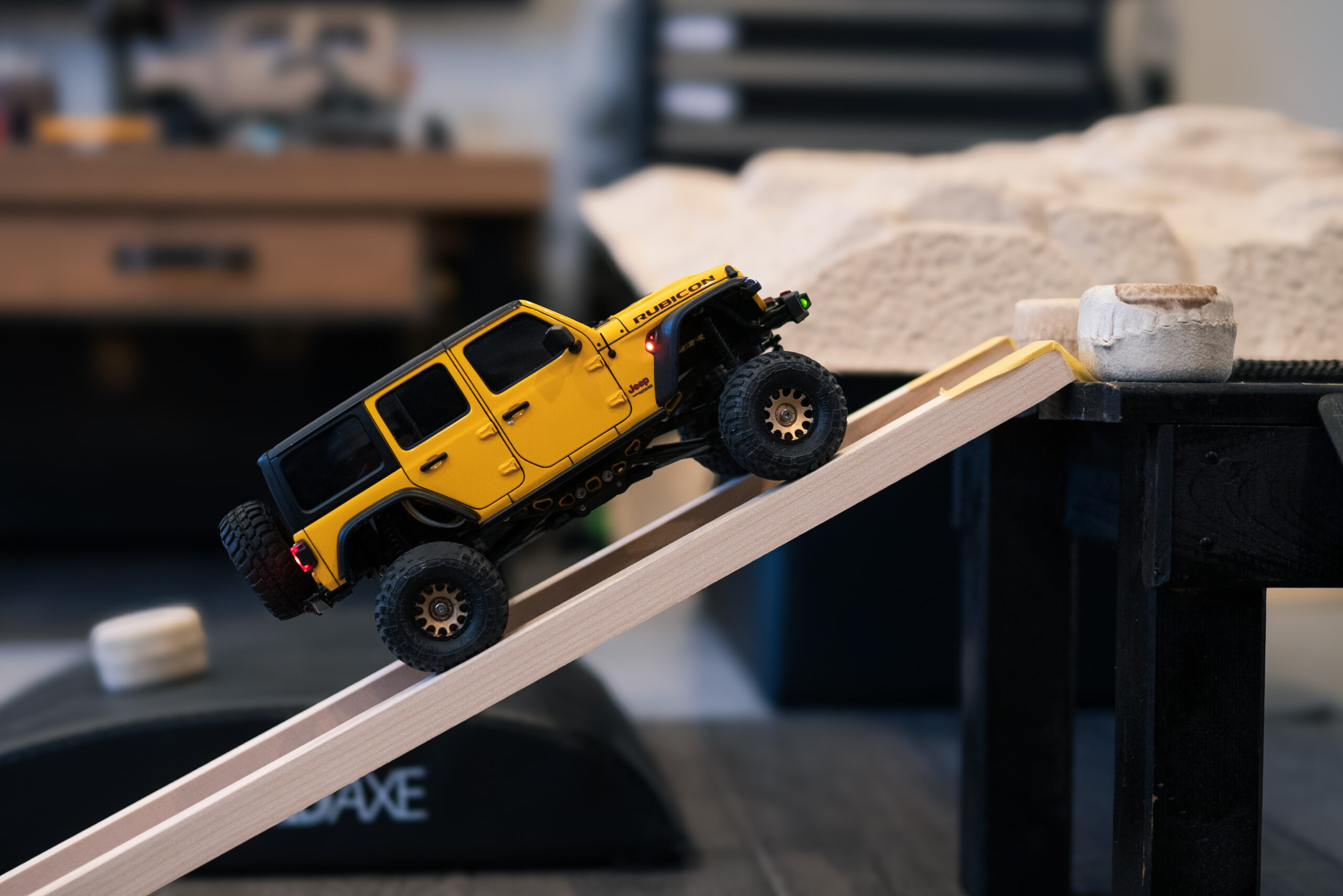 京商スタッカブルテレインと自作セクションでコースを作ってミニッツ4