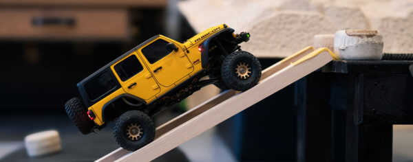 京商スタッカブルテレインと自作セクションでコースを作ってミニッツ4x4で “おうちクローラー”