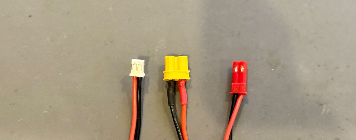 ミニクローラーラジコンのモーターやバッテリーに使われている端子(コネクター)の名前まとめ