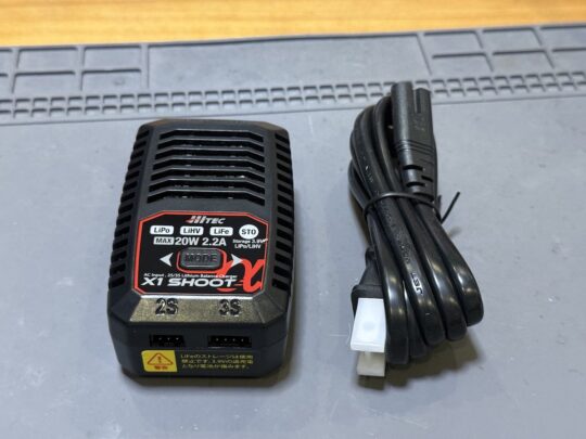 RTR純正リポバッテリーの充電とストレージ放電にはHiTEC X1 SHOOT α
