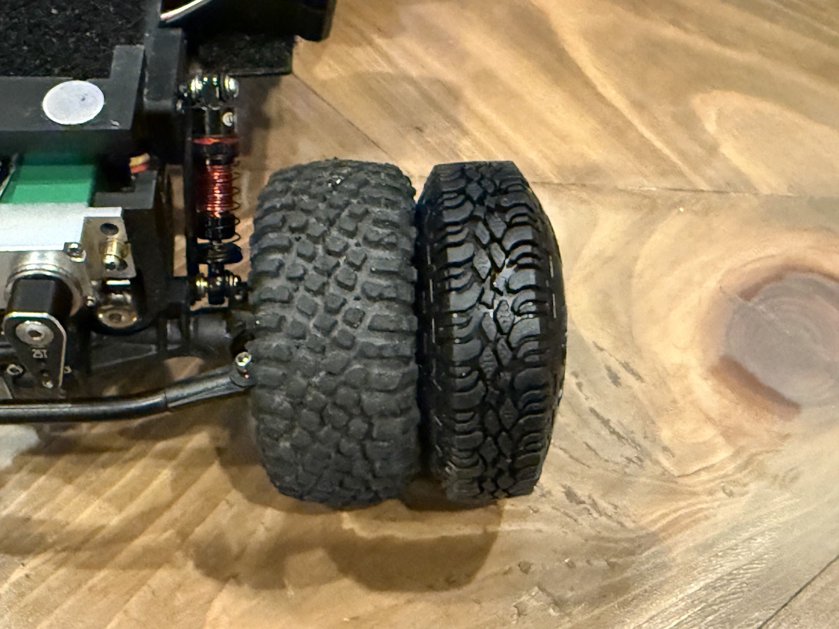SCX24をスケール寄りにカスタムするならPIT BULLのタイヤがおすすめ